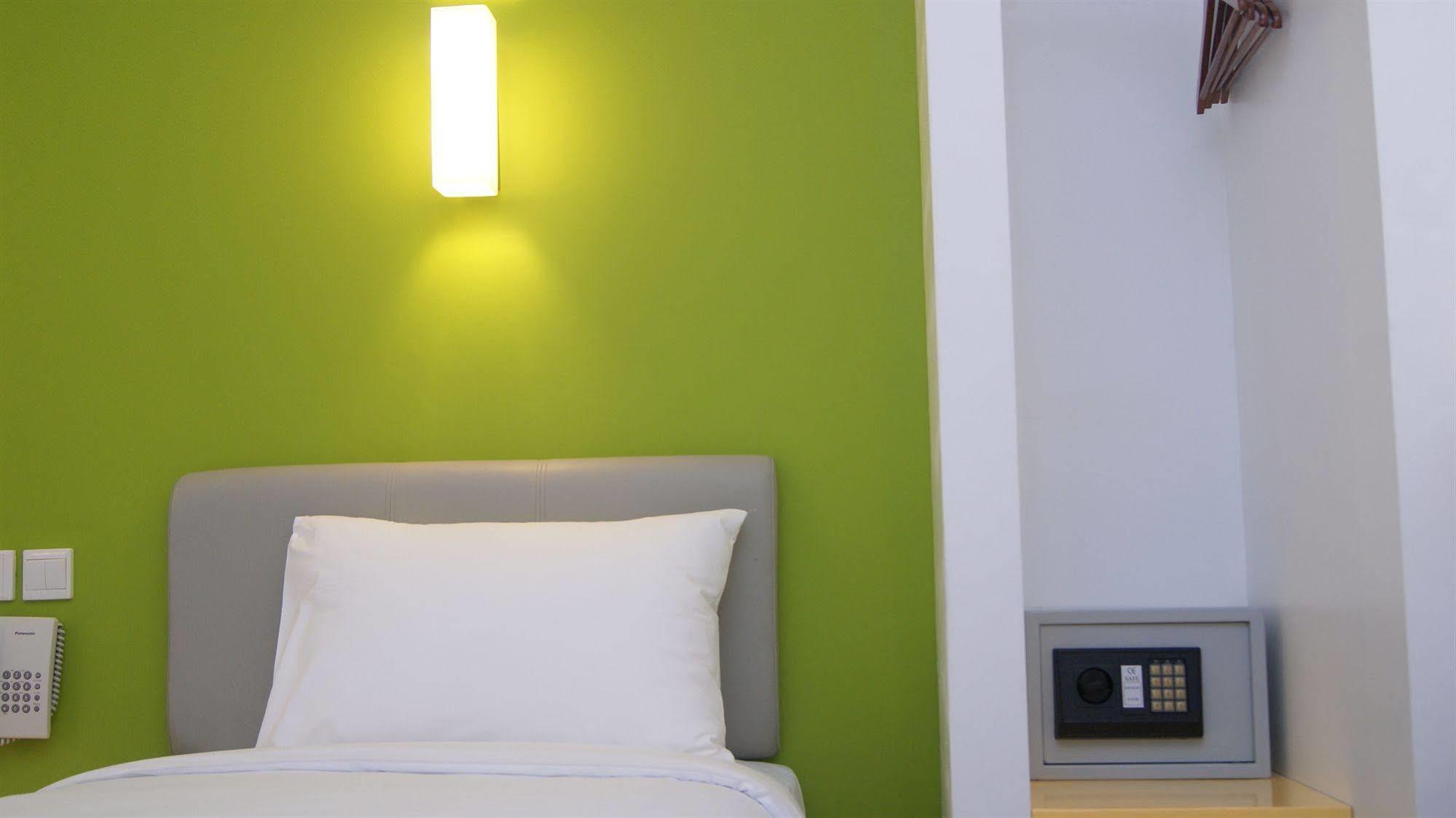 Amaris Hotel Mangga Besar Jakarta Exterior photo